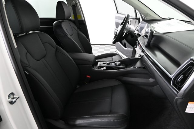 new 2025 Kia Sorento Hybrid car, priced at $39,636