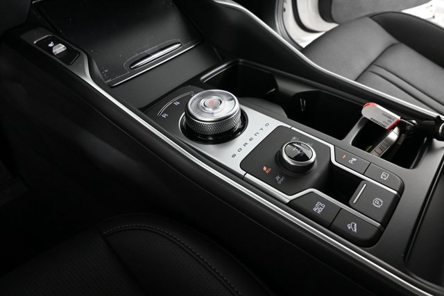 new 2025 Kia Sorento Hybrid car, priced at $39,636