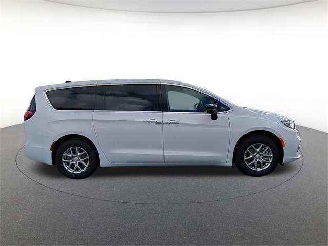 new 2026 Chrysler Pacifica car, priced at $40,693