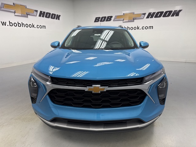 new 2025 Chevrolet Trax car, priced at $24,490