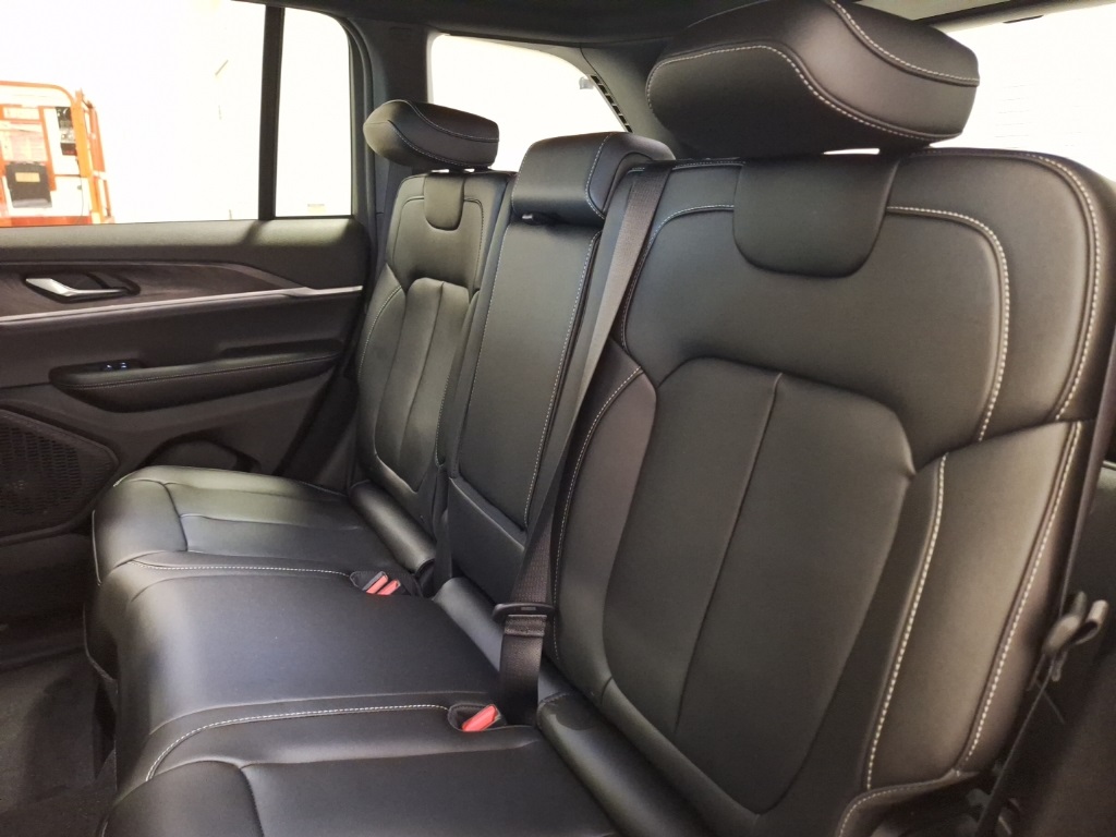 new 2025 Jeep Grand Cherokee car, priced at $45,245