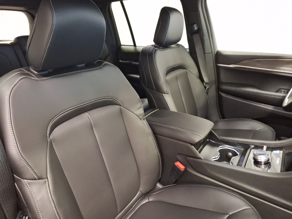 new 2025 Jeep Grand Cherokee car, priced at $45,245