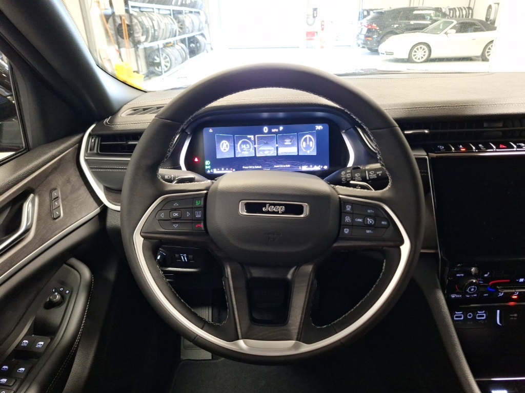 new 2025 Jeep Grand Cherokee car, priced at $45,245