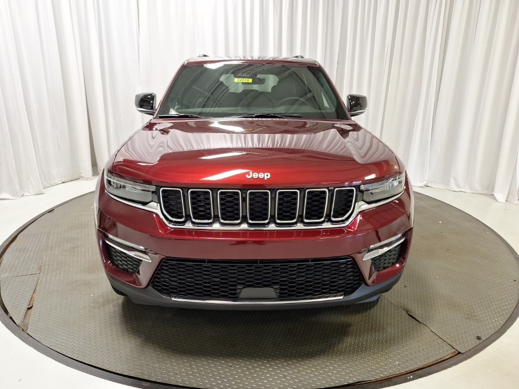new 2025 Jeep Grand Cherokee car, priced at $45,245