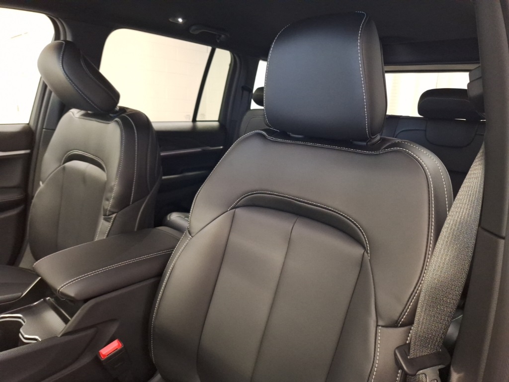 new 2025 Jeep Grand Cherokee car, priced at $45,245