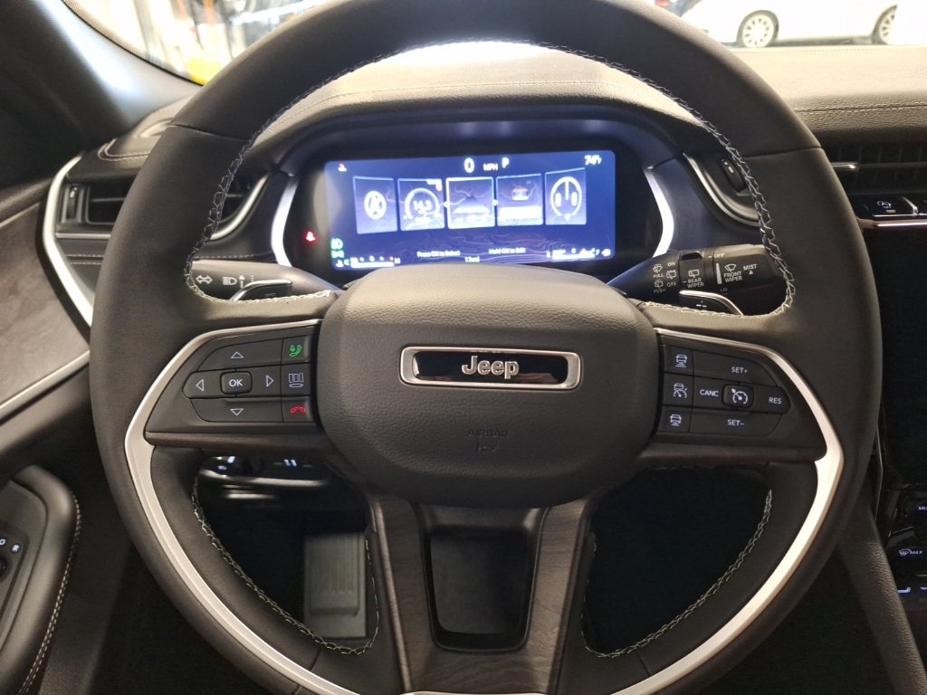 new 2025 Jeep Grand Cherokee car, priced at $45,245