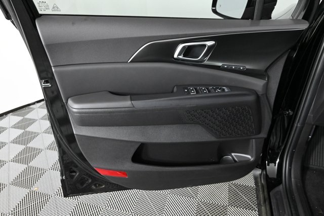 new 2025 Kia Carnival Hybrid car, priced at $49,604