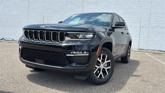 new 2025 Jeep Grand Cherokee car, priced at $45,025