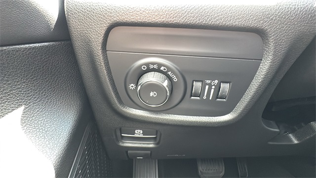 new 2025 Jeep Grand Cherokee car, priced at $45,025