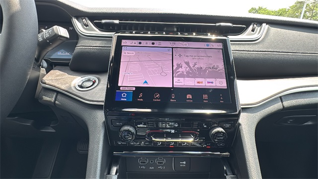 new 2025 Jeep Grand Cherokee car, priced at $45,025