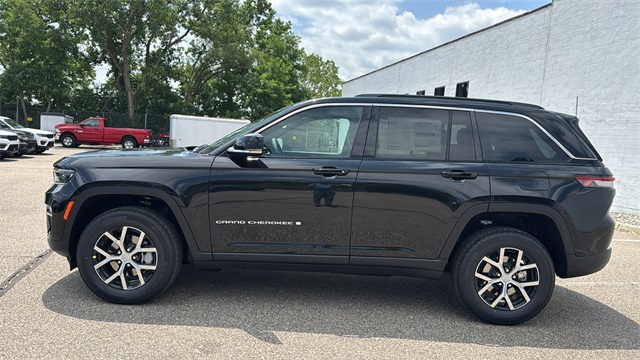 new 2025 Jeep Grand Cherokee car, priced at $45,025