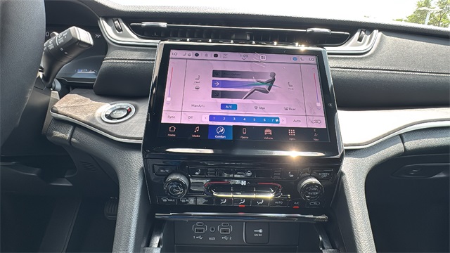new 2025 Jeep Grand Cherokee car, priced at $45,025
