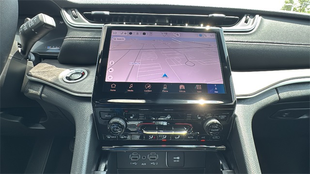 new 2025 Jeep Grand Cherokee car, priced at $45,025