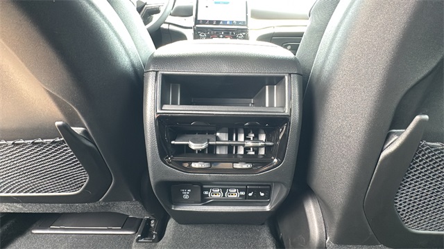 new 2025 Jeep Grand Cherokee car, priced at $45,025