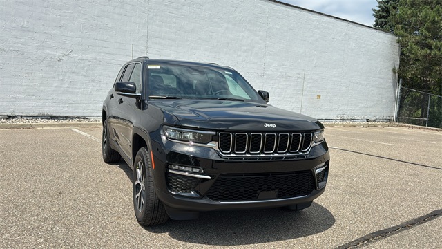 new 2025 Jeep Grand Cherokee car, priced at $45,025