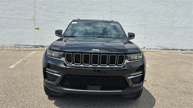 new 2025 Jeep Grand Cherokee car, priced at $45,025