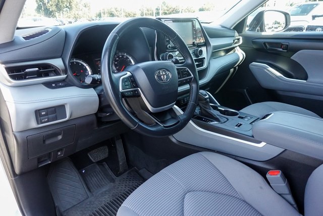 used 2022 Toyota Highlander car, priced at $32,844
