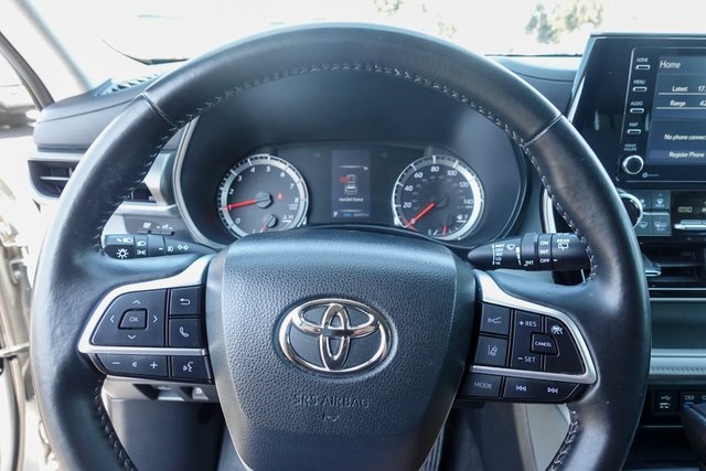 used 2022 Toyota Highlander car, priced at $32,844