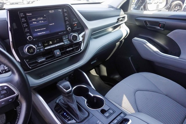 used 2022 Toyota Highlander car, priced at $32,844