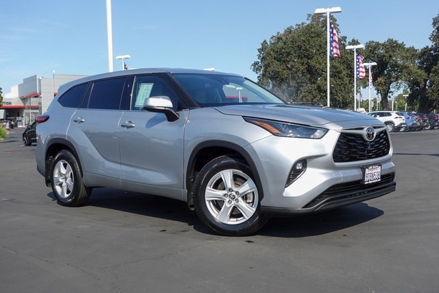 used 2022 Toyota Highlander car, priced at $32,844