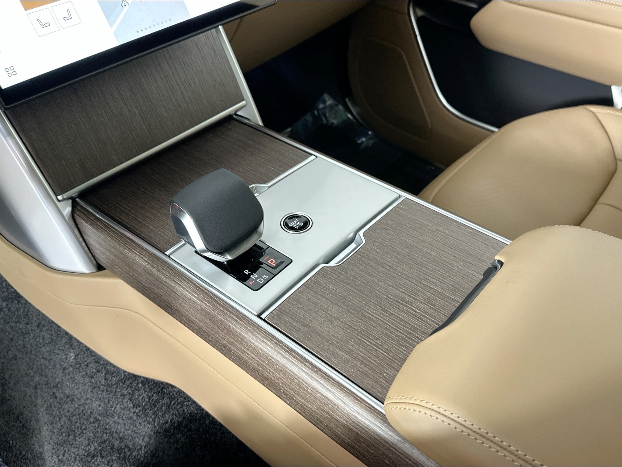 new 2025 Land Rover Range Rover car, priced at $147,600