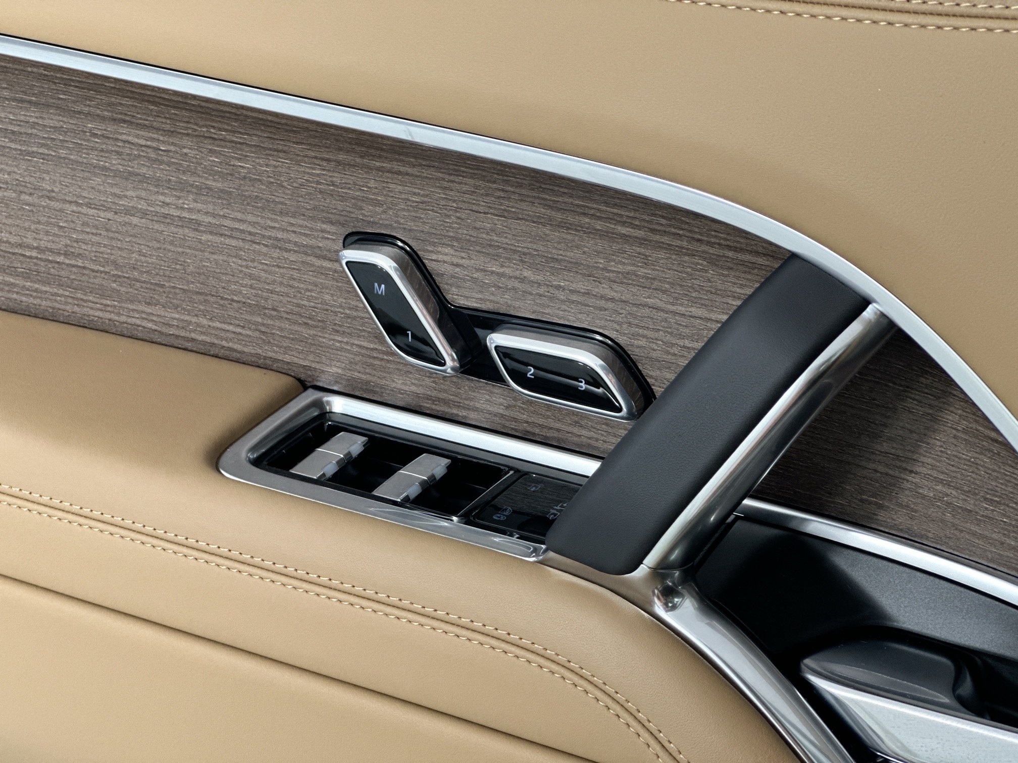 new 2025 Land Rover Range Rover car, priced at $147,600