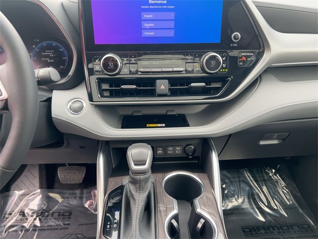 used 2023 Toyota Highlander Hybrid car, priced at $45,811