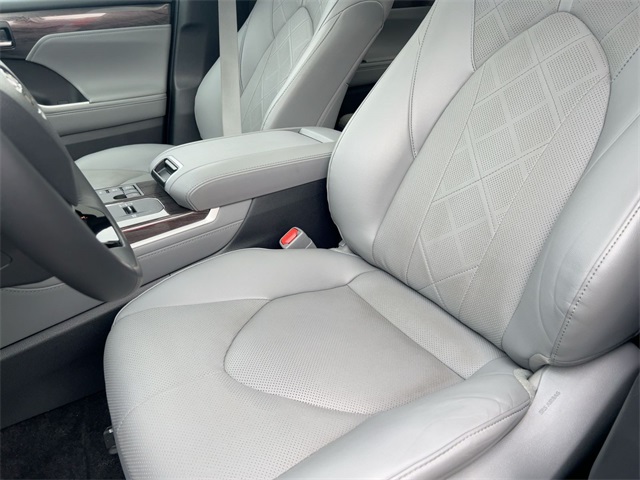used 2023 Toyota Highlander Hybrid car, priced at $45,811