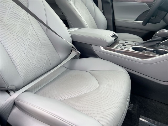 used 2023 Toyota Highlander Hybrid car, priced at $45,811