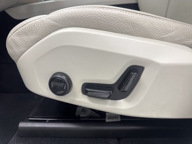 used 2023 Volvo XC60 car, priced at $28,778