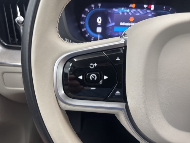used 2023 Volvo XC60 car, priced at $28,778