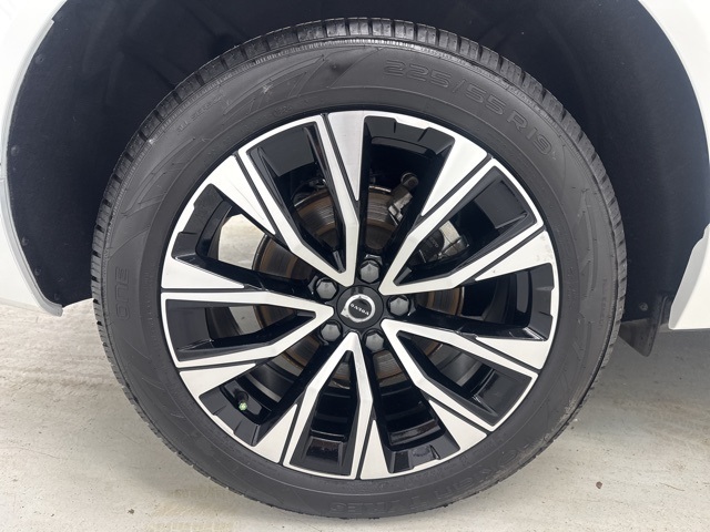 used 2023 Volvo XC60 car, priced at $28,778