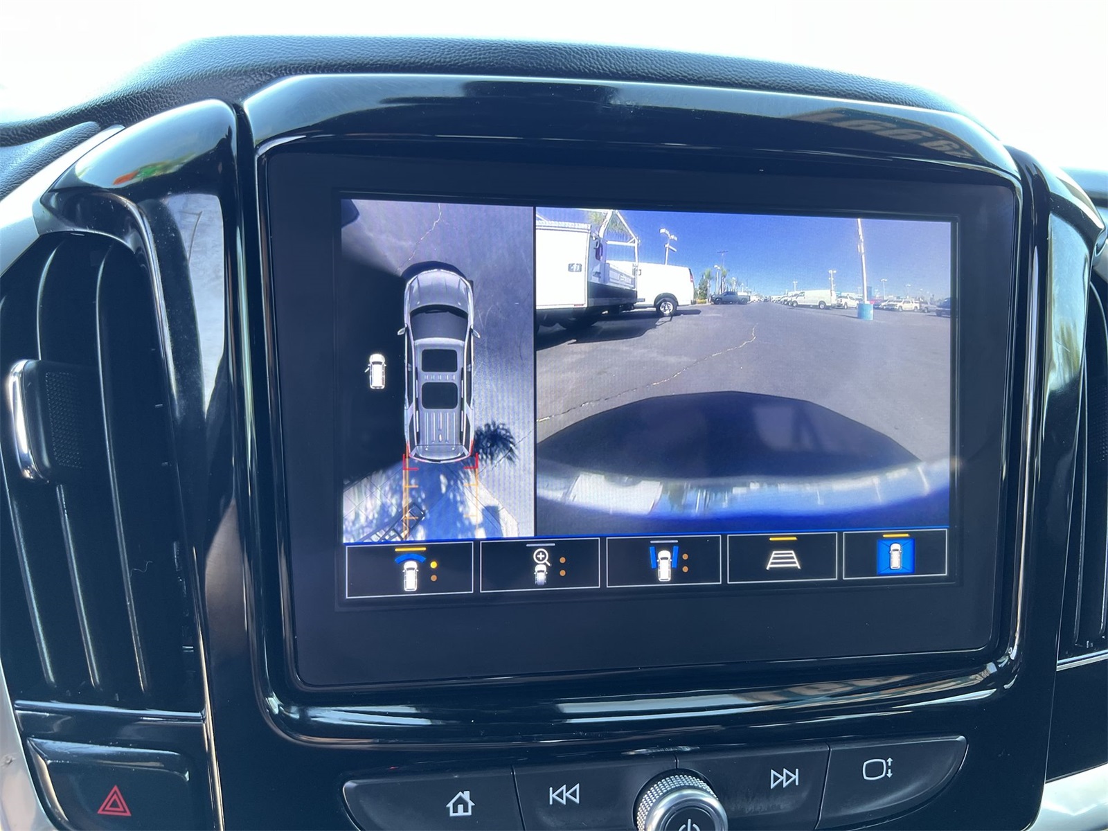 used 2022 Chevrolet Traverse car, priced at $24,995