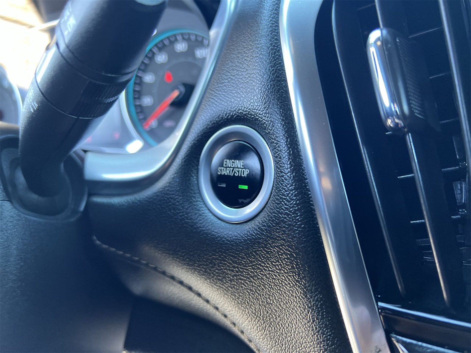 used 2022 Chevrolet Traverse car, priced at $24,995