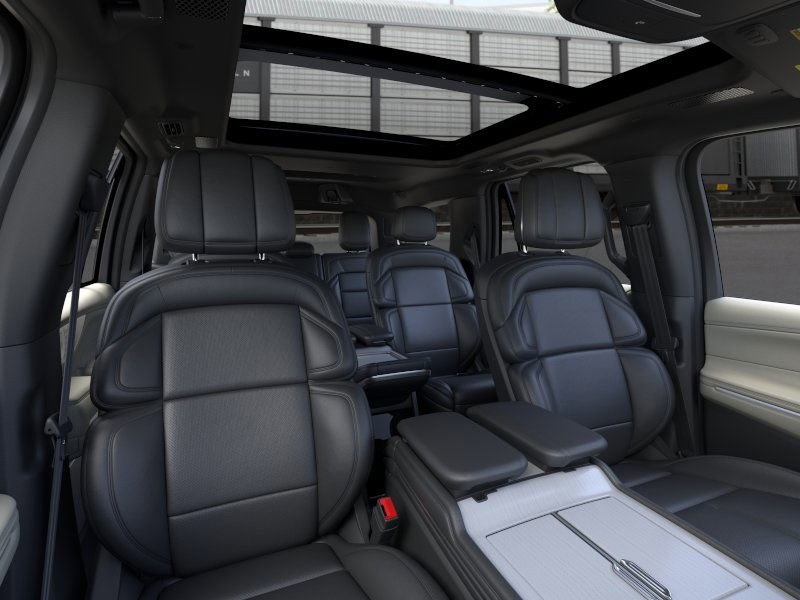 new 2025 Lincoln Navigator car, priced at $109,190