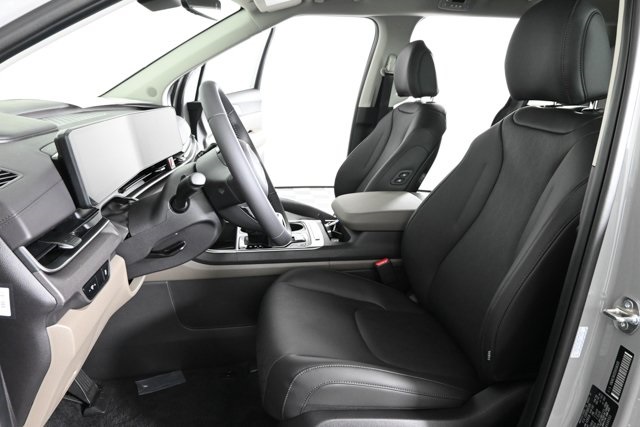 new 2025 Kia Carnival car, priced at $41,294