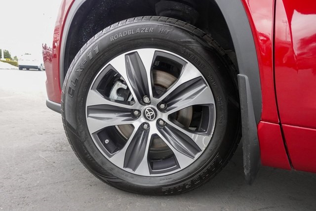 used 2022 Toyota Highlander car, priced at $33,188