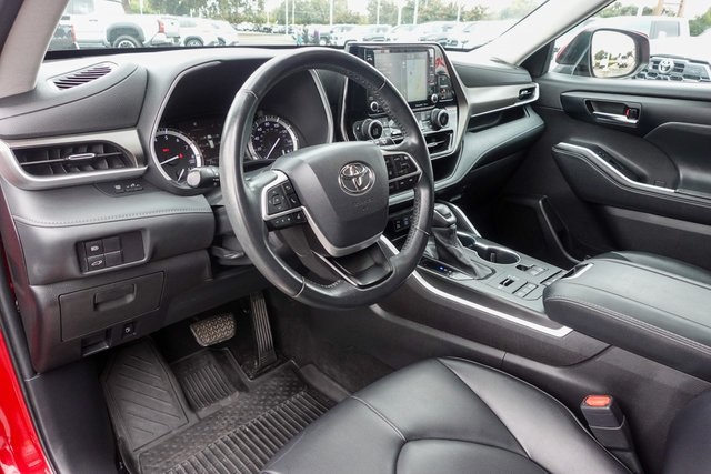 used 2022 Toyota Highlander car, priced at $33,188