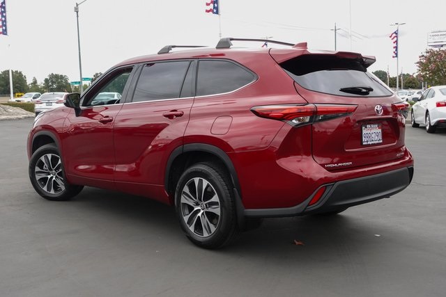 used 2022 Toyota Highlander car, priced at $33,188