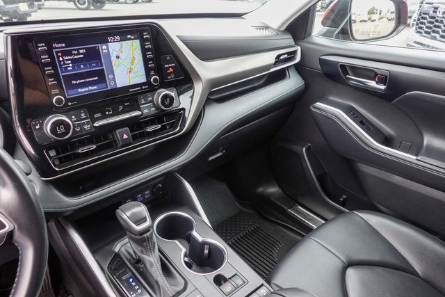 used 2022 Toyota Highlander car, priced at $33,188