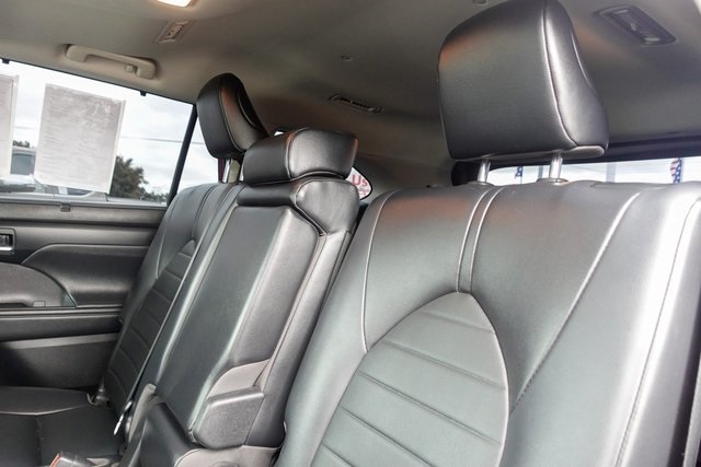 used 2022 Toyota Highlander car, priced at $33,188