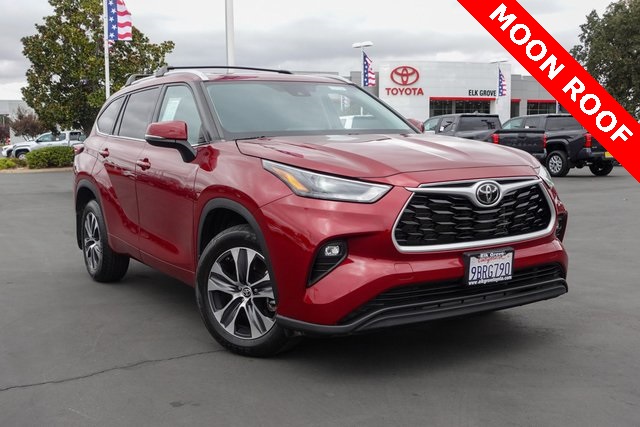 used 2022 Toyota Highlander car, priced at $33,188
