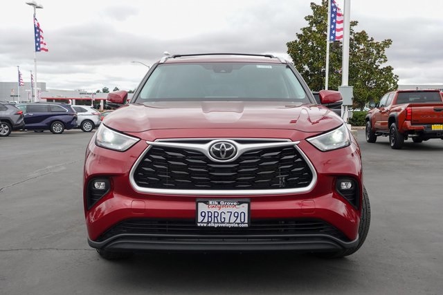 used 2022 Toyota Highlander car, priced at $33,188