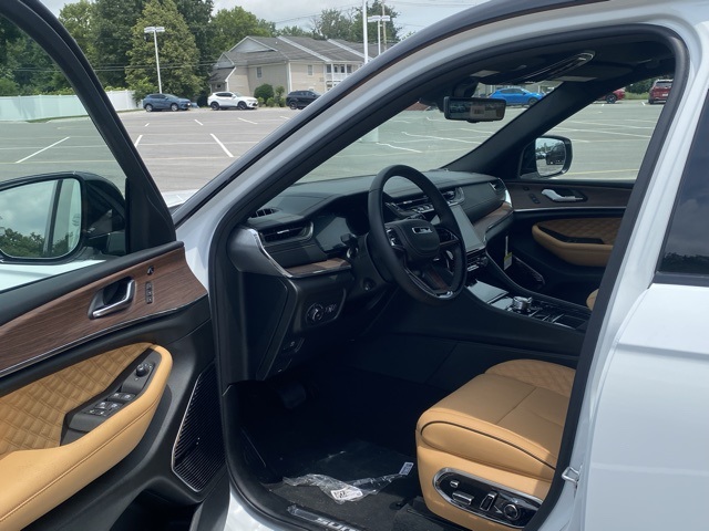 new 2025 Jeep Grand Cherokee car, priced at $59,604