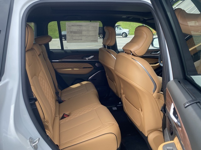 new 2025 Jeep Grand Cherokee car, priced at $59,604