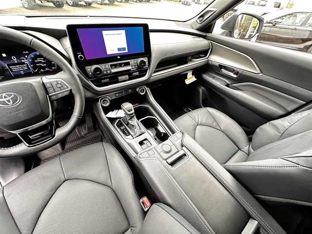 new 2025 Toyota Grand Highlander Hybrid car