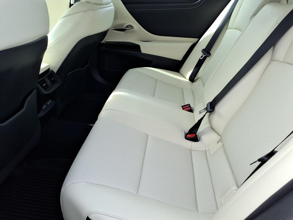 used 2022 Lexus ES car, priced at $30,900