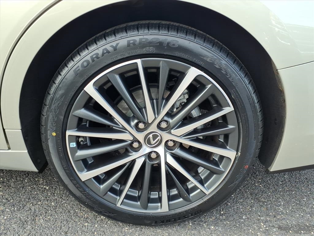 used 2022 Lexus ES car, priced at $30,900