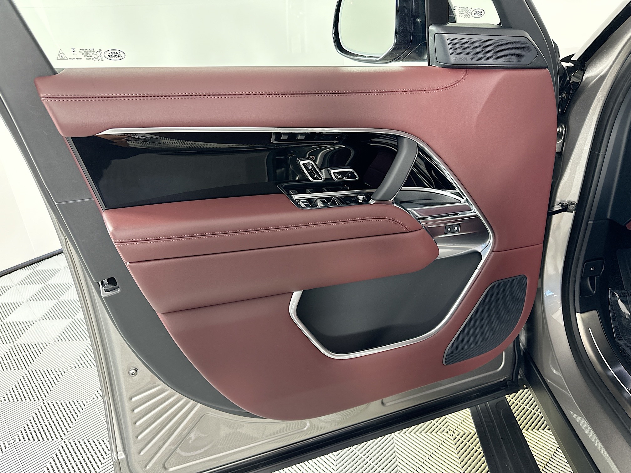 new 2025 Land Rover Range Rover Plug-In Hybrid car, priced at $153,100
