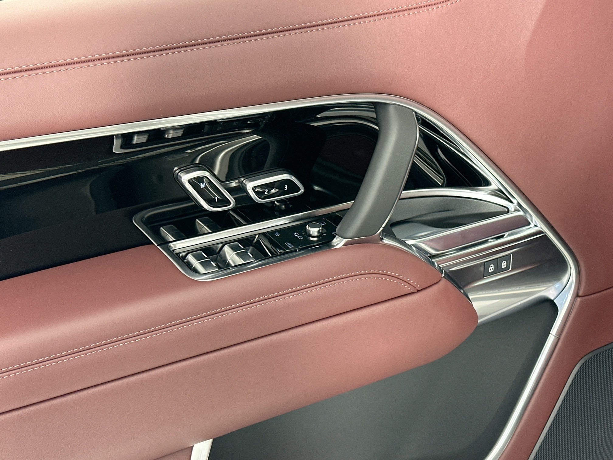 new 2025 Land Rover Range Rover Plug-In Hybrid car, priced at $153,100